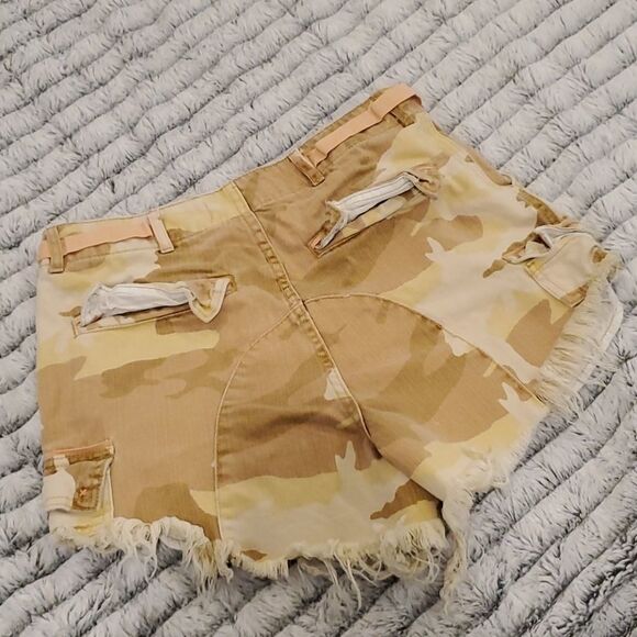 Free People commander cutoff camo shorts sz 4 - Picture 6 of 13